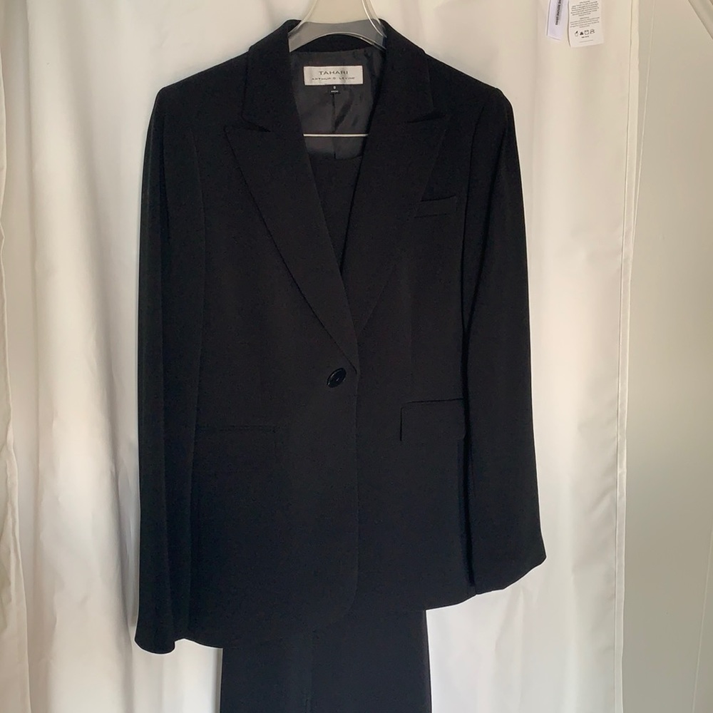 Tahari Arthur Lavine black lined pantsuit